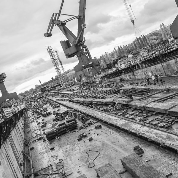 Gdansk Shipyard BW men working reportage