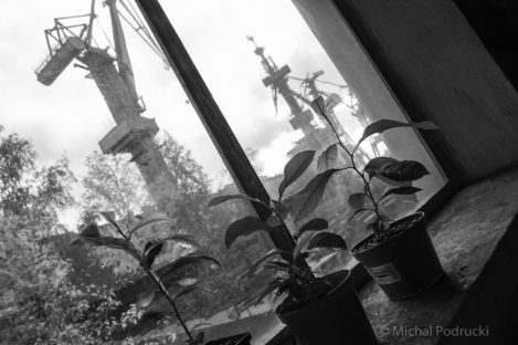 Gdansk Shipyard BW men working reportage